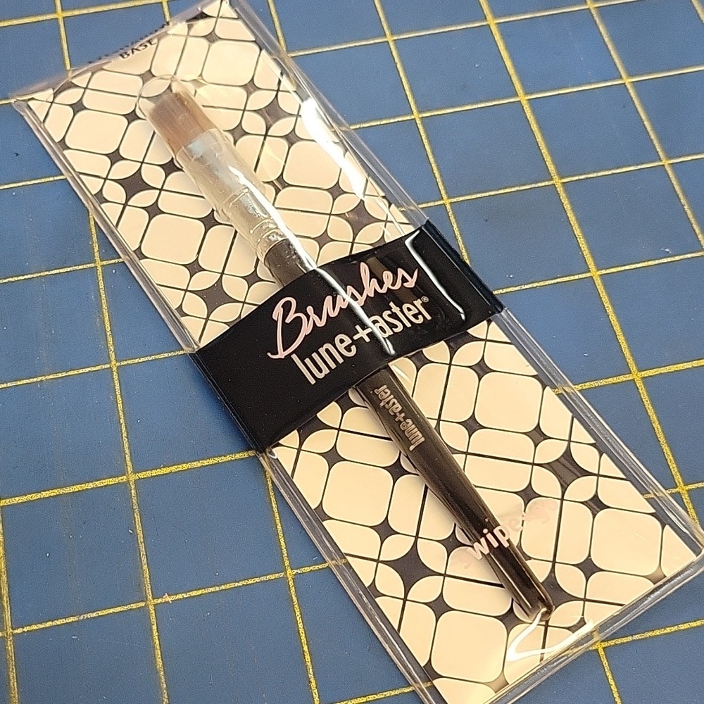 Lune+Aster Eyeshadow Brush New Sealed Package.